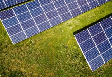 加強小型屋頂光電案 政院通過家戶屋頂光電每案最高補助30萬元