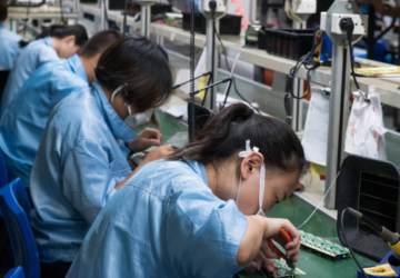 製造業及屠宰業定期查核逾180萬家次 超額進用移工 逾期未改善將廢聘