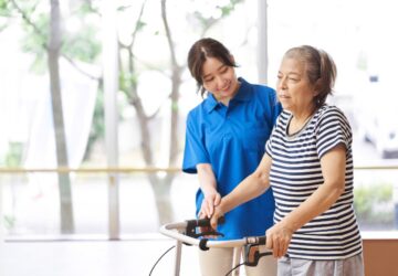 國政會調查結果 近八成支持長照保險制 80歲免評聘外看儘速上路 滿足民眾需求